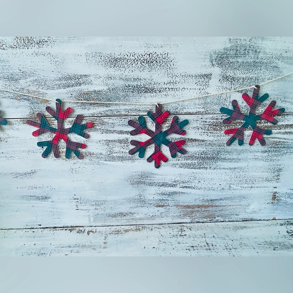*Tartan Plaid Snowflake Garland